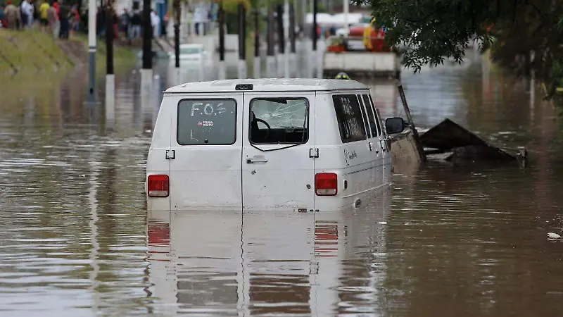 Tromba paraliza Durango y activa operativo de emergencia